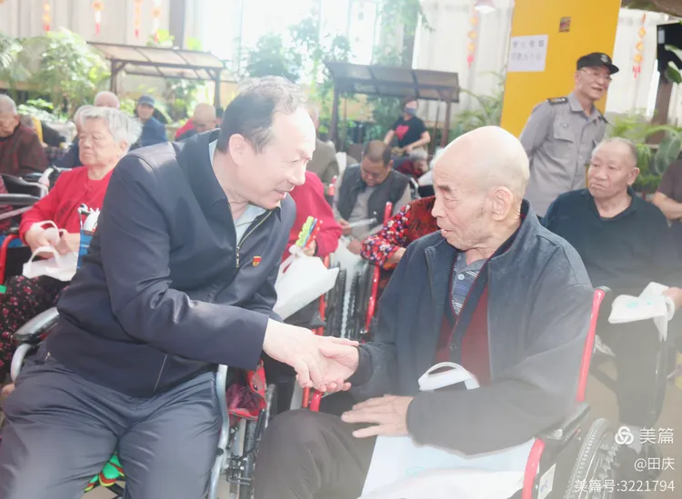 玛纳斯县政协医疗卫生界 社会保障界委员慰问演出 文字:管园园 审核:陈德权 摄影:玛纳斯县摄影家协会